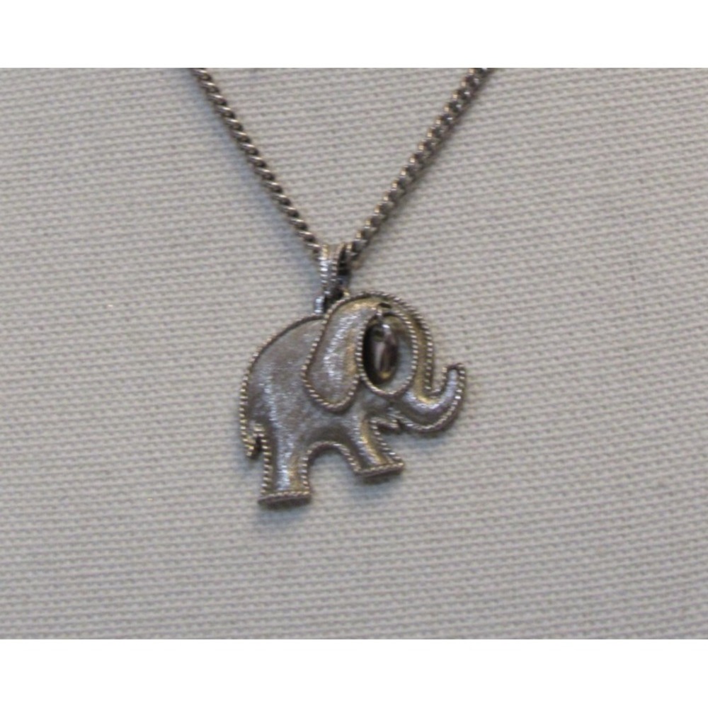 Vintage Style Silver Tone Textured Elephant Pendant Necklace 19‎ Inch Chain